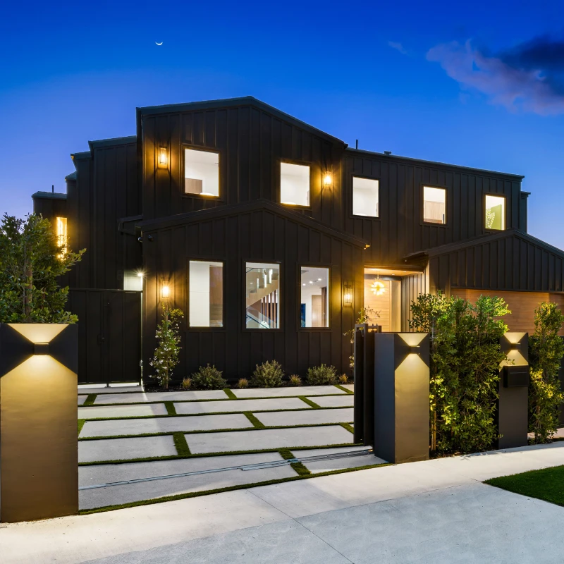 modern-luxury-house-exterior-at-dusk-2025-02-10-06-40-44-utc.webp